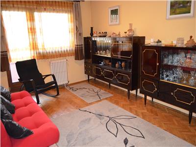 Apartament 4 Camere si 2 Bai de Vanzare Zona Semicentrala