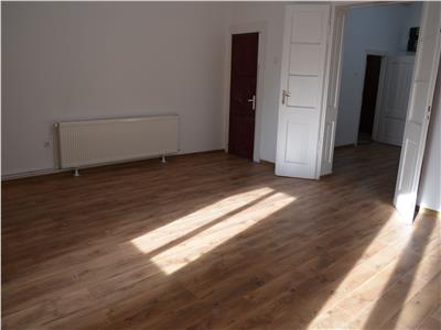 Spatiu Comercial de Inchiriat in Zona Centrala